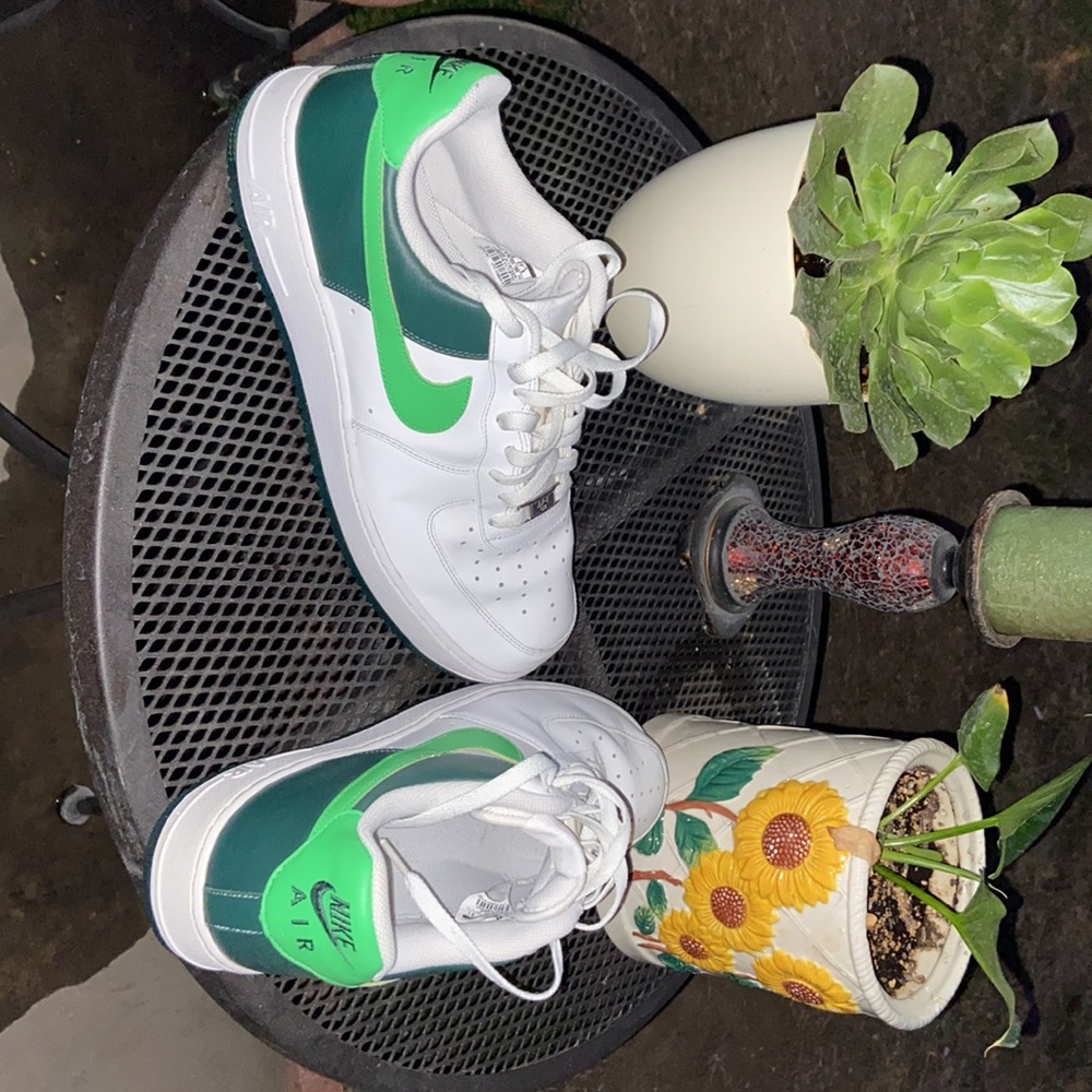 USED AIR FORCE 1 NIKE SHOES ๐ GREEN AND WHITE - Picture 2 of 4